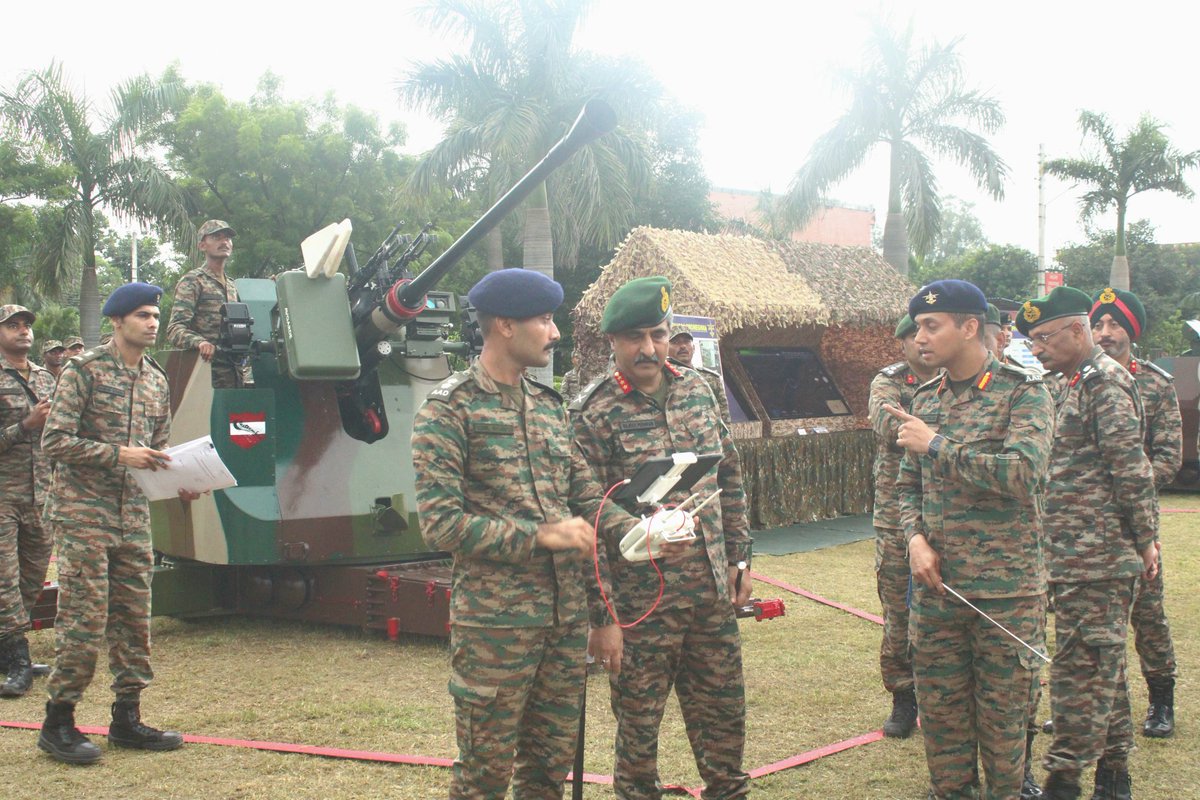 westerncomd_IA's tweet image. #CapabiltyDevelopment
#OnPathToTransformation 

Creativity &amp;amp; ingenuity was at full display during two days of Kharga Corps Ideas &amp;amp; Innovation competition. Lt Gen #RajeshPushkar, AVSM, VSM, GOC #KhargaCorps complimented the participants for their relentless pursuit to improve…