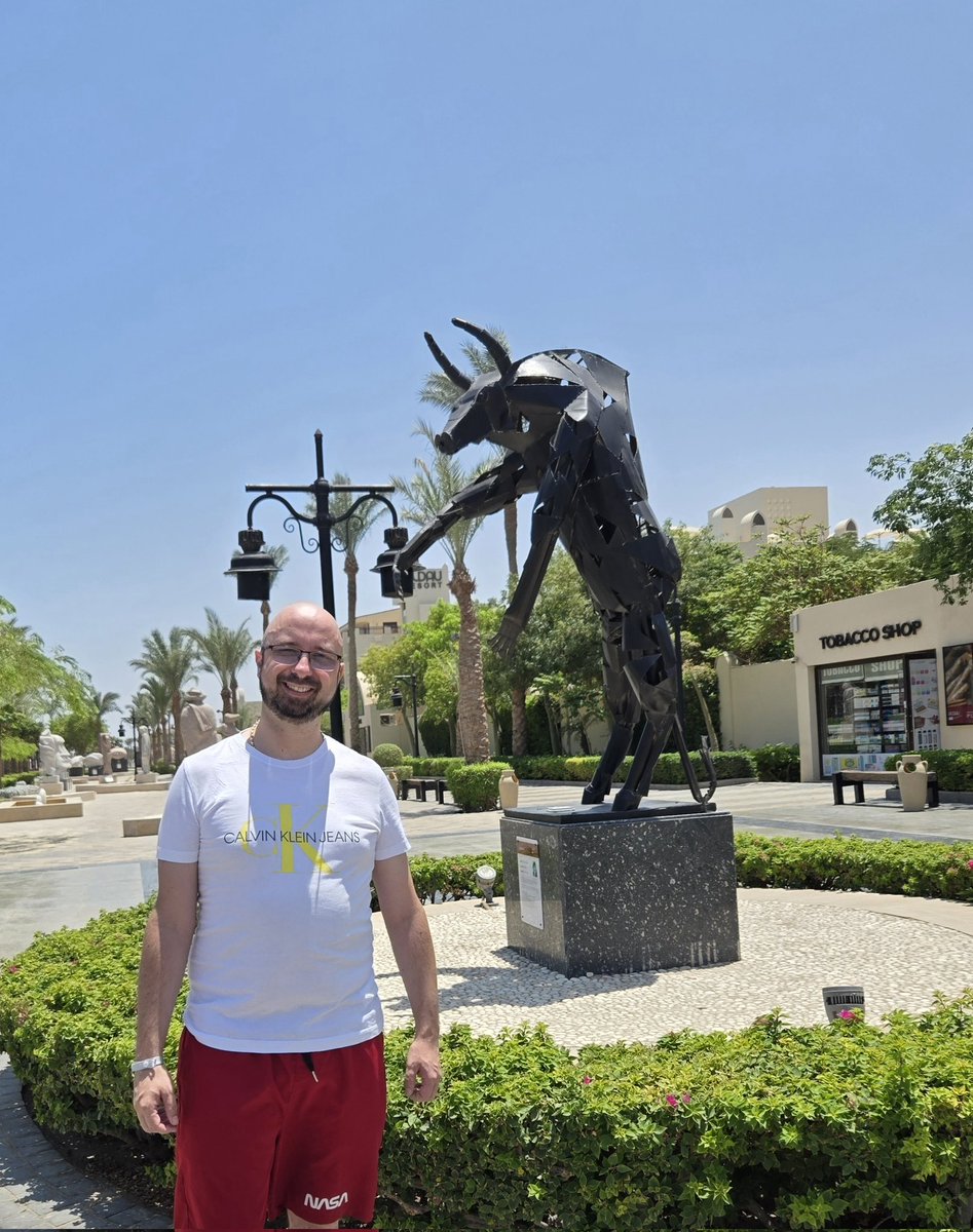 There are signs everywhere... The bull is close 😁