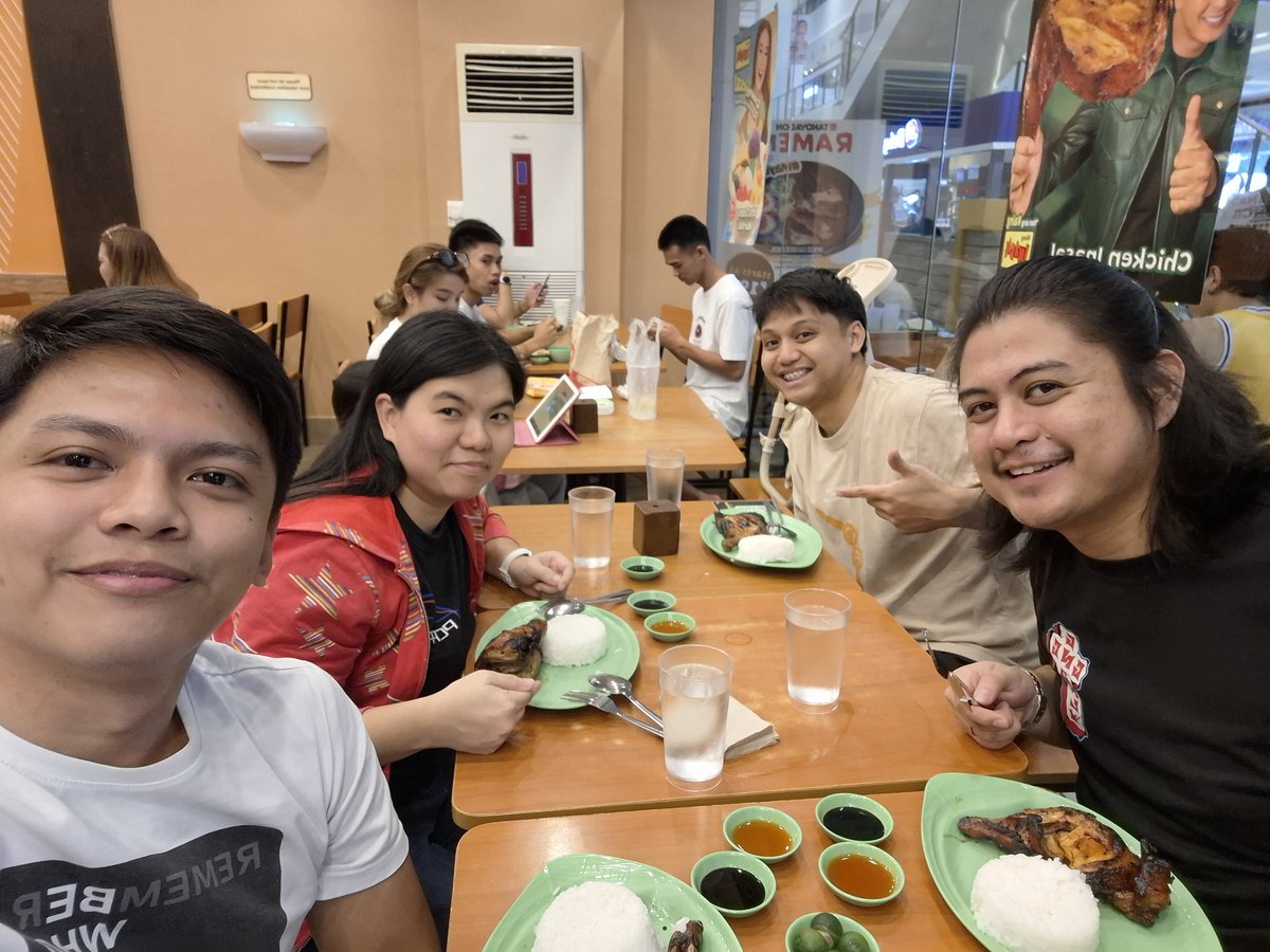 xandz34's tweet image. From Mang Inasal  🤪
#Groufie #workmate #Colleagues #EatingTime #ITC #SMCenter #Foodtrip #MangInasal #DairyQueen 
📷  July 28 2025