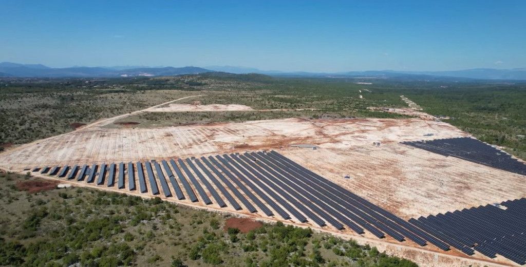 Tvrtka iz Banje Luke traži koncesiju za solarnu elektranu u Hercegovini vrijednu 235 milijuna KM - hercegovina.info/vijesti/gospod…
#solarna #obnovljivaEnergija #koncesija #investicije #RepublikaSrpska