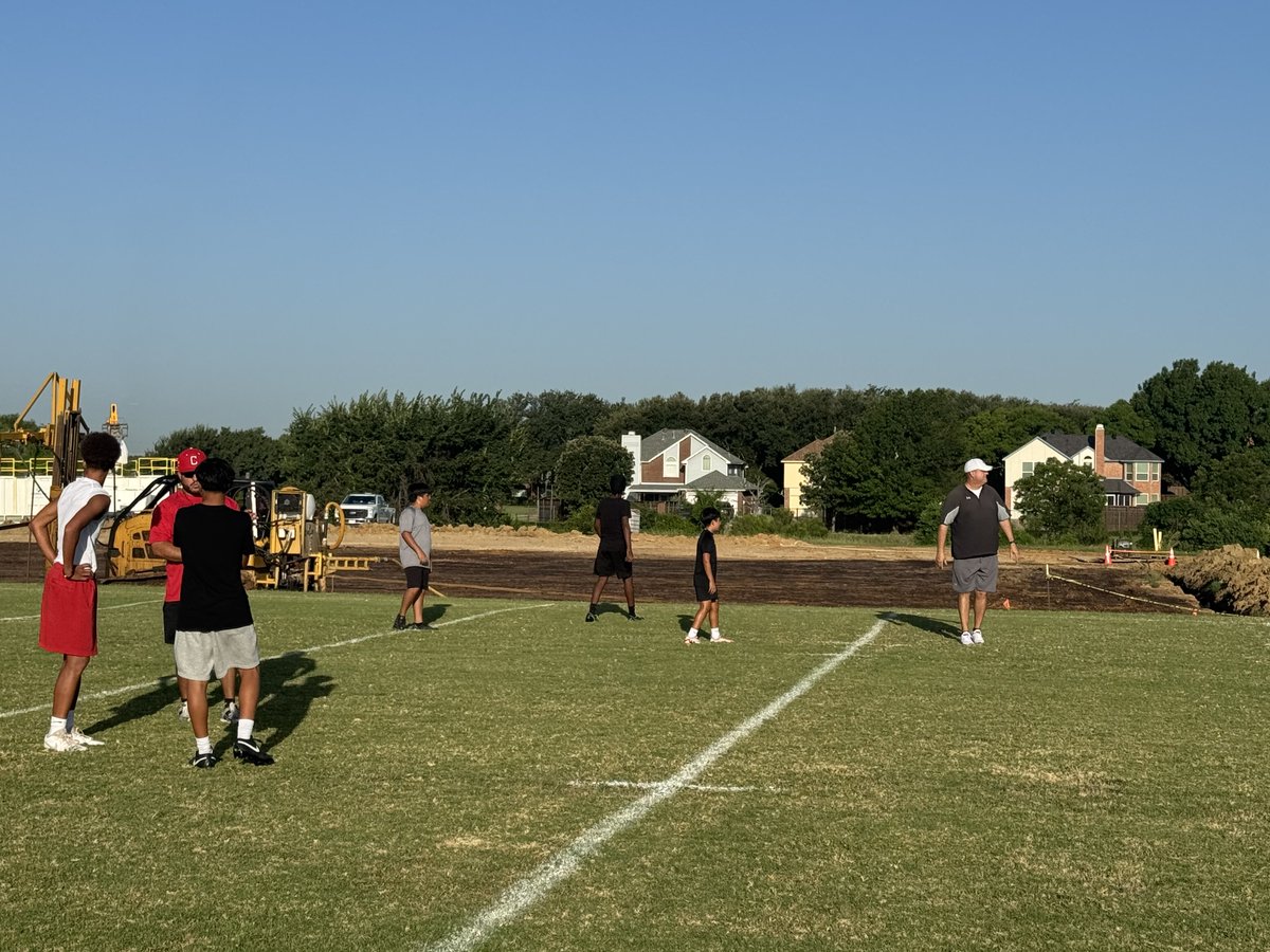 CHS_MustangFB's tweet image. The grind doesn’t lie. 💥🐴
Our Mustangs are stacking days, building strength, and chasing greatness. Watch out… big things are coming! #MustangMentality #BuiltNotGiven
#BETTERtoday