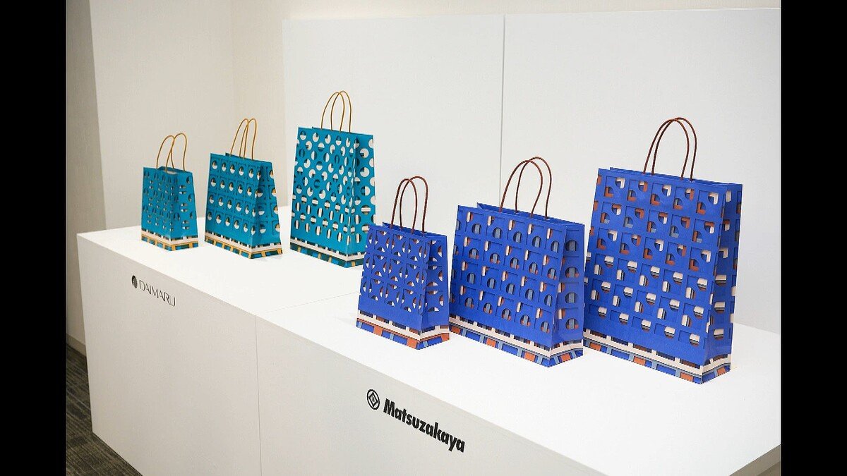 デカ目の大丸の紙袋です