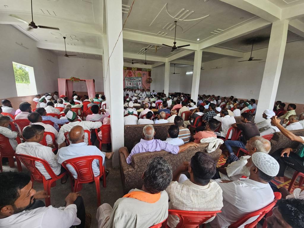 भारतीय किसान युनियन (अराजनैतिक) (@bkubijnor) on Twitter photo बिजनौर के ब्लॉक बढ़ापुर में भाकियू के तत्वावधान में विचार गोष्ठी का आयोजन किया गया गोष्ठी में किसानों से जुड़े विभिन्न ज्वलंत मुद्दों पर चिंतन किया गया जागरूक किसानों एवं सम्मानित नागरिकों ने बढ़-चढ़कर सहभागिता निभाई और स्थानीय समस्याओं को सामने रखकर उनके समाधान हेतु सुझाव दिए। बिजनौर के ब्लॉक बढ़ापुर में भाकियू के तत्वावधान में विचार गोष्ठी का आयोजन किया गया गोष्ठी में किसानों से जुड़े विभिन्न ज्वलंत मुद्दों पर चिंतन किया गया जागरूक किसानों एवं सम्मानित नागरिकों ने बढ़-चढ़कर सहभागिता निभाई और स्थानीय समस्याओं को सामने रखकर उनके समाधान हेतु सुझाव दिए।
