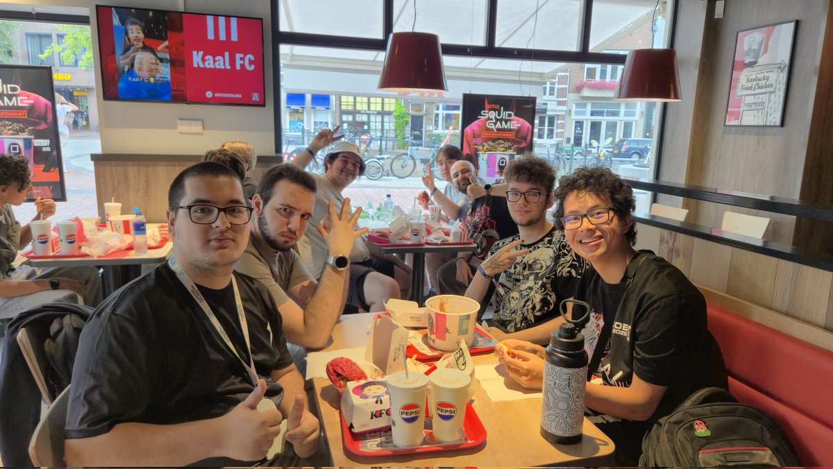 Jurriian_'s tweet image. KFC w/ femboy vaxei #COE2025