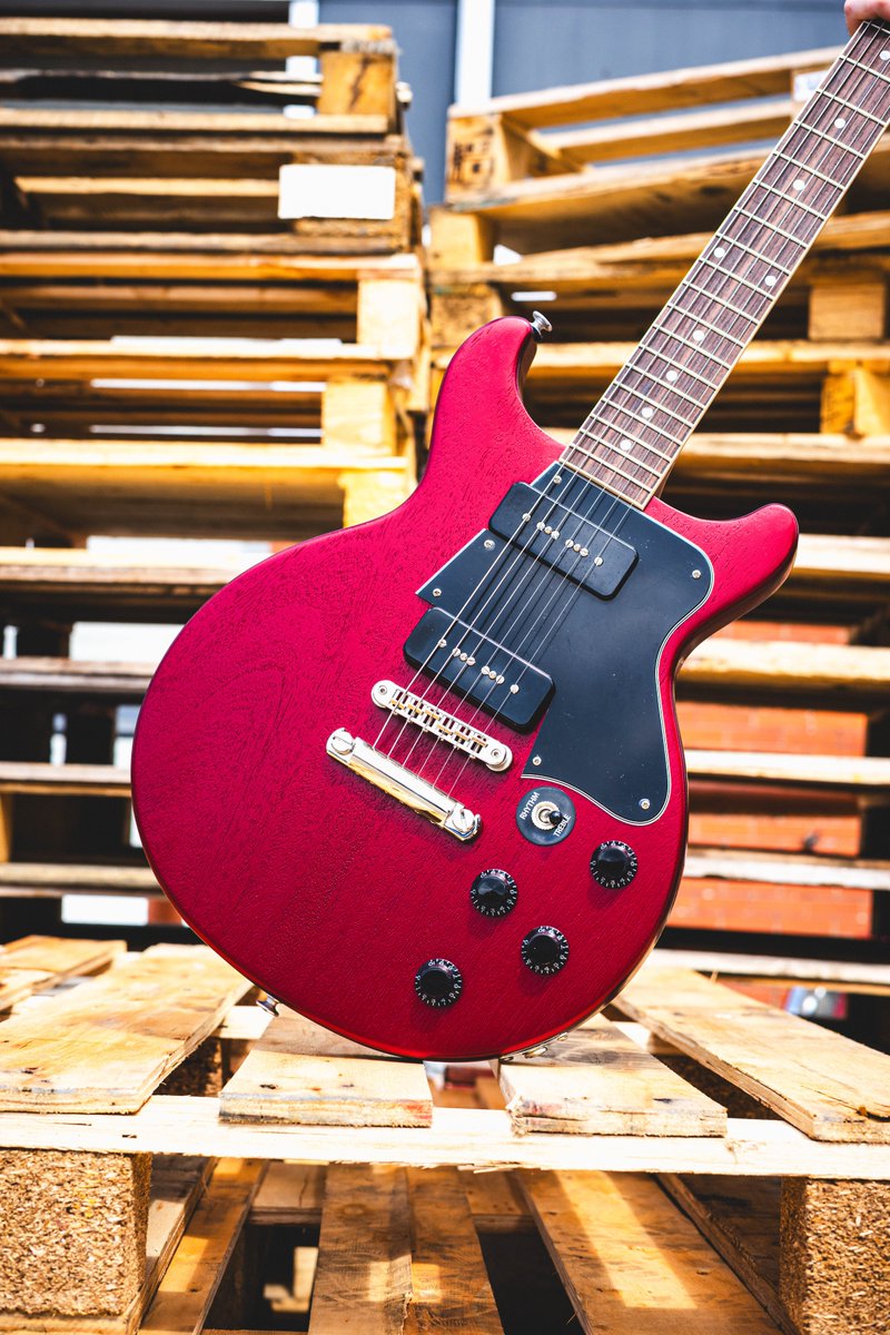 Double cutaway: yay or nay?🤔

📸Gibson Les Paul Special Double Cutaway Rick Beato Signature in Sparkling Burgundy❤️
gtrgtr.uk/RBeatoX
<a href="/rickbeato/">Rick Beato</a> <a href="/gibsonguitar/">Gibson</a> <a href="/GibsonGuitarUK/">Gibson Guitar UK</a>