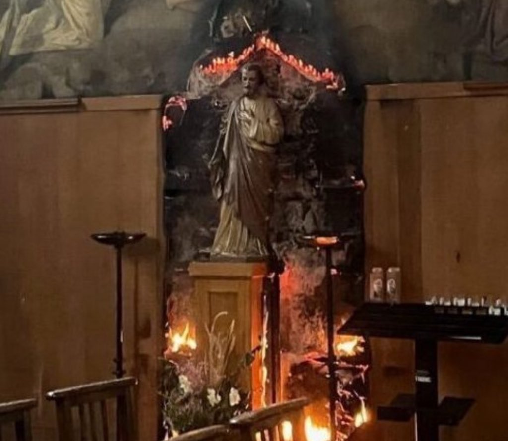 ⚡️L’auteur de L’INCENDIE dans L’ÉGLISE Notre-Dame des Champs s’appelle est un ressortissant ROUMAIN de 36 ans nommé Valentin I. Les dégâts sont estimés à 3 millions d’euros. (Le Parisien)