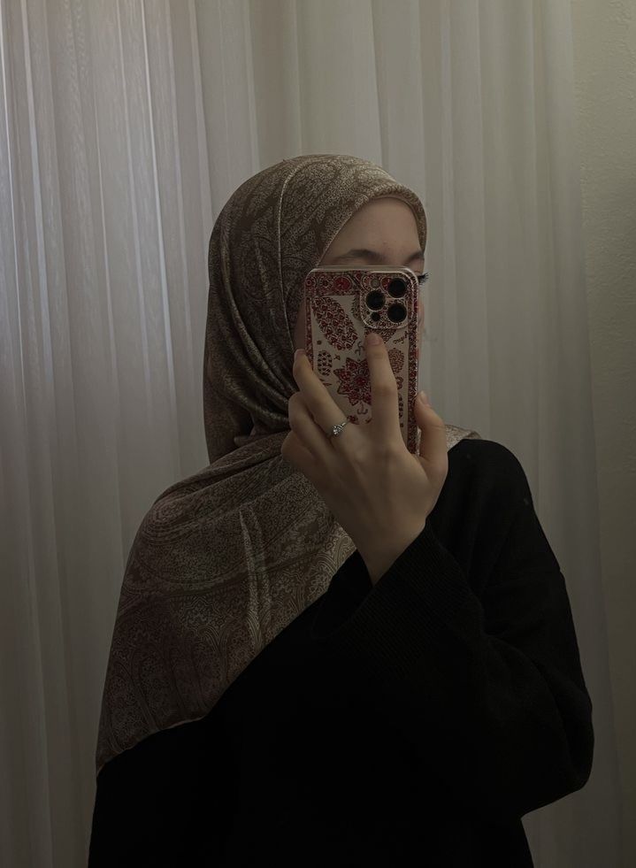 اليوم نويت إني ما أزعل،
ما أرد، ما أضايق…
مو لأنو أنا ضعيفة،
بس لأنو قلبي تعب من الكركبة، وبدي أرتاح...
#القدس