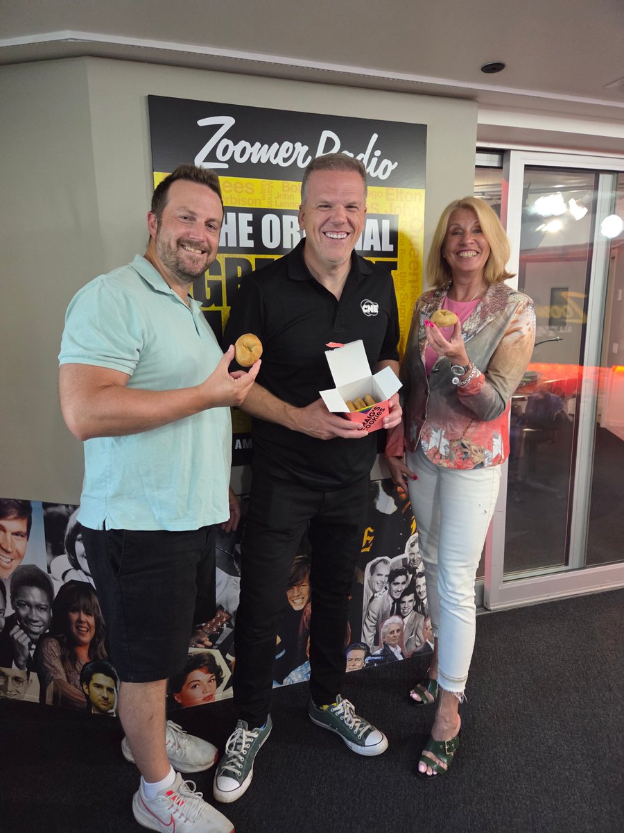 Former federal health minister Mark Holland is now the CEO of the CNE and he brought us some chicken nugget cookies, which were delicious!! <a href="/LetsGoToTheEX/">letsgototheex</a> <a href="/markhollandCA/">Mark Holland</a> <a href="/Andy6624/">Andyy</a> <a href="/zoomerradio/">ZoomerRadio</a> 
zoomerradio.ca/news/2025/07/3…