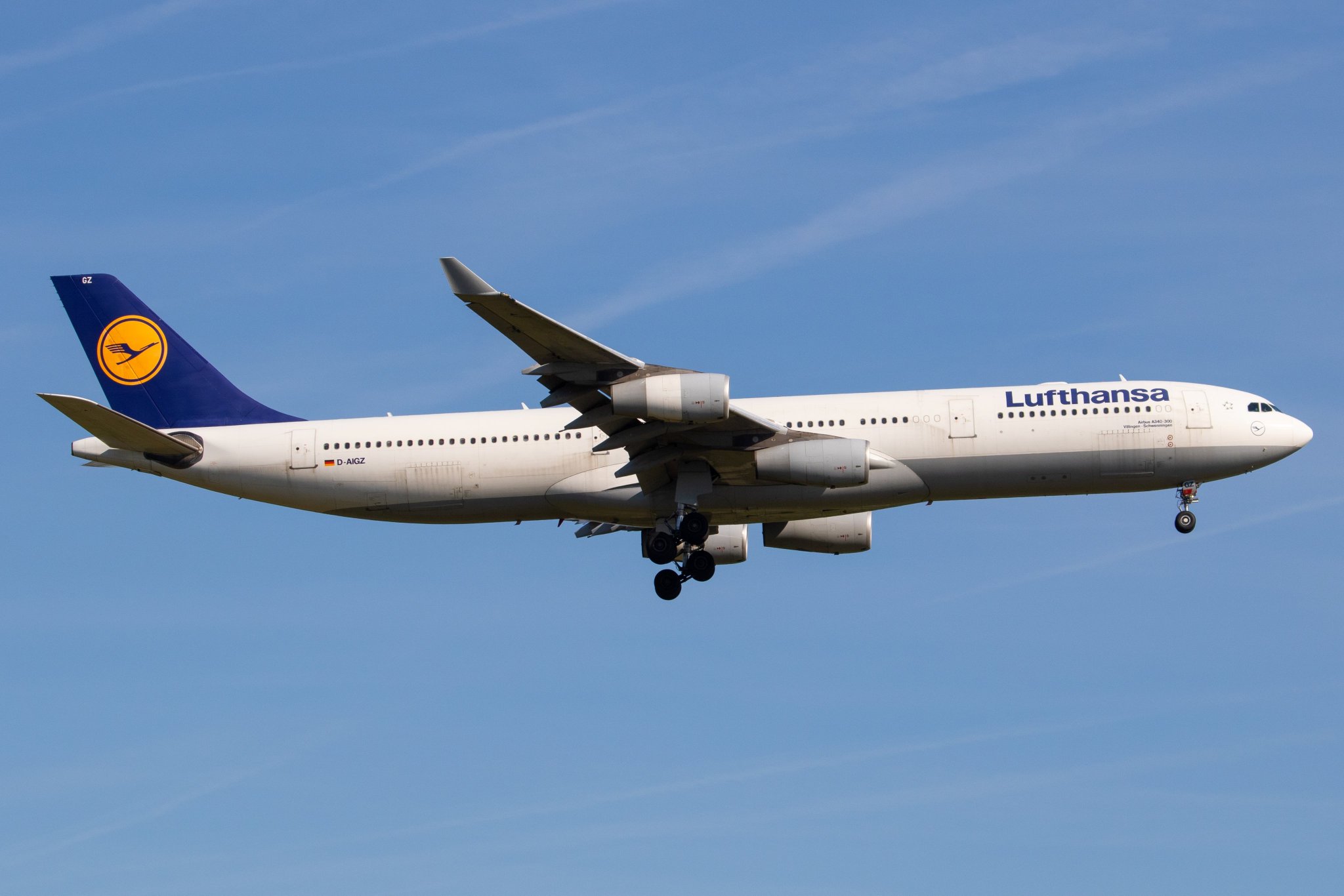 1/200 Jfox? Lufthansa A340-300 旧塗装 www.JetCollector.com: JFOX LUFTHANSA A340-300 W/STAND D-AIGZ