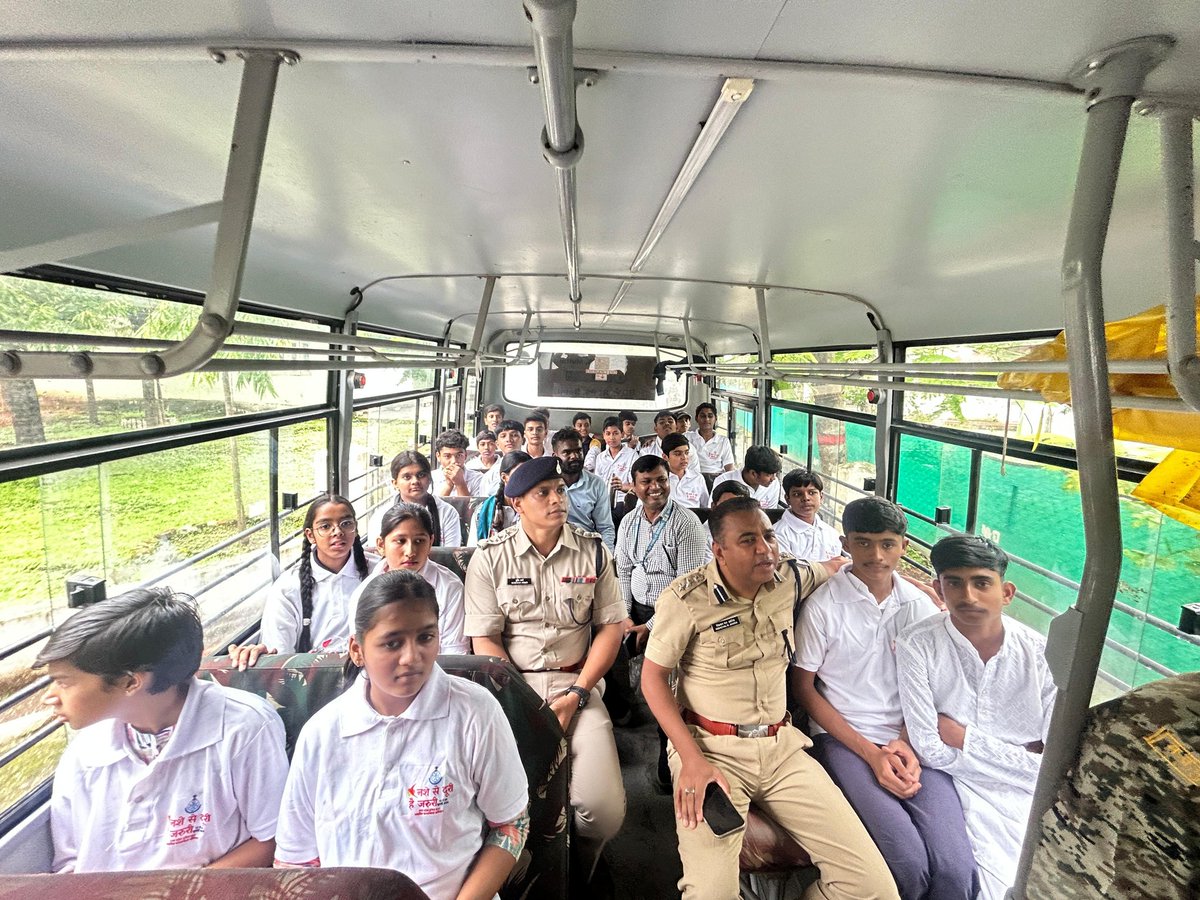 SP BETUL (@sp_betul_) on Twitter photo “पुलिस अधीक्षक बैतूल ने स्कूली बस में बच्चों संग किया सफर, सुरक्षा इंतज़ामों का लिया जायज़ा”
#betulpolice #mppolice
<a href="/CMMadhyaPradesh/">Chief Minister, MP</a> <a href="/DGP_MP/">DGP MP</a> <a href="/DigHbd/">dig_ Narmadapuram</a> <a href="/HMOIndia/">गृहमंत्री कार्यालय, HMO India</a> <a href="/ips_kmak/">Kailash Makwana</a> <a href="/igp_hbd/">IG NARMADAPURAM</a> <a href="/MPPoliceDeptt/">Madhya Pradesh Police</a> <a href="/mohdept/">Home Department, MP</a> “पुलिस अधीक्षक बैतूल ने स्कूली बस में बच्चों संग किया सफर, सुरक्षा इंतज़ामों का लिया जायज़ा”
#betulpolice #mppolice
<a href="/CMMadhyaPradesh/">Chief Minister, MP</a> <a href="/DGP_MP/">DGP MP</a> <a href="/DigHbd/">dig_ Narmadapuram</a> <a href="/HMOIndia/">गृहमंत्री कार्यालय, HMO India</a> <a href="/ips_kmak/">Kailash Makwana</a> <a href="/igp_hbd/">IG NARMADAPURAM</a> <a href="/MPPoliceDeptt/">Madhya Pradesh Police</a> <a href="/mohdept/">Home Department, MP</a>