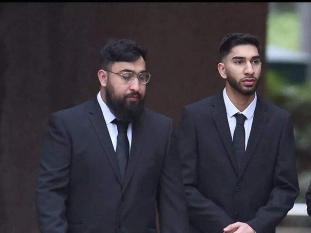 Who wants to bet these two dangers get a slap on the wrist.. If I were a copper I would quit.. its disgraceful.. #Bluehand