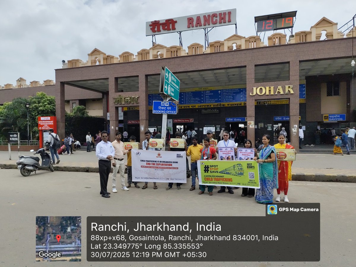 sgvvranchi1978's tweet photo. @JustRightsIndia @Bhuwan_Ribhu Our NGO- Sinduartola Gramodaya Vikas Vidyalaya,Ranchi, Jharkhand successfully organised Campaign at Ranchi Junction on the occasion of World Against Child Trafficking Day with collaboration with RPF (AHTU). https://t.co/RXmEteJLJc