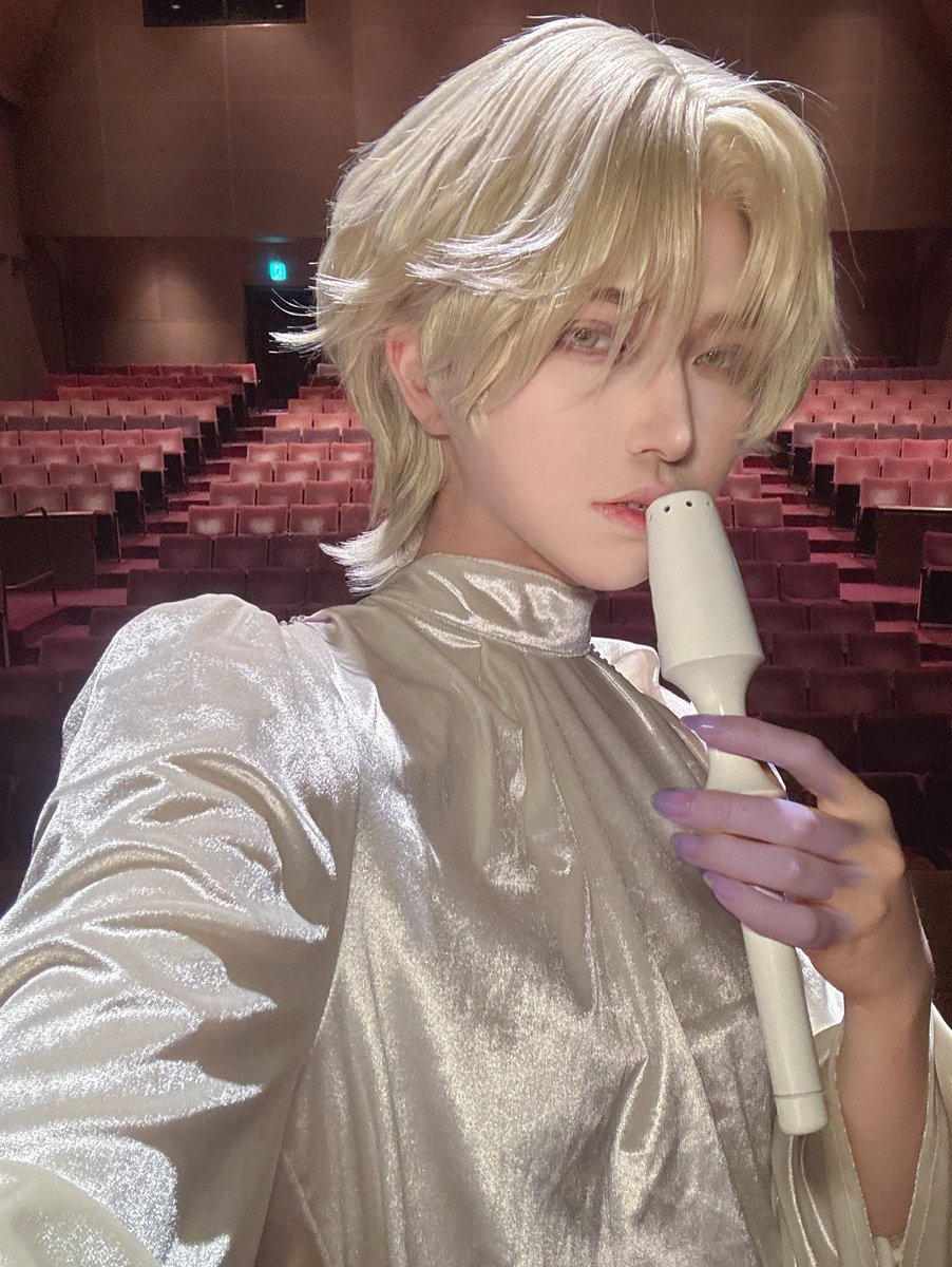 #自我からコスプレイヤーへ

肩紐出てる女からコスプレイヤーへ