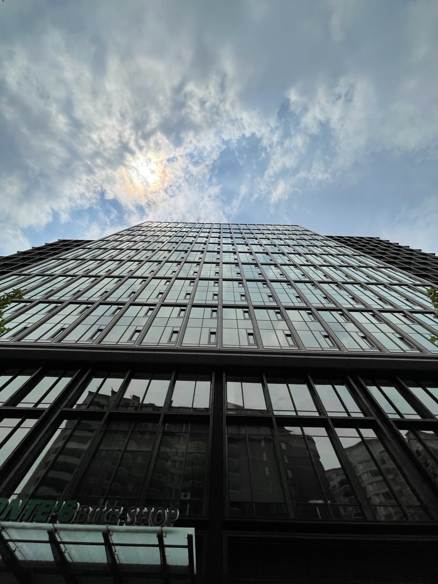 Amazon’s #HQ2 is a model for lower-carbon building. 🏗️

With 100K+ yd³ of #CarbonCure concrete, the project cut about 1,000 metric tons of CO₂, contributing to a total emissions reduction of about 20%!

Find project details in our #EmbodiedCarbon Hub: bit.ly/442460A