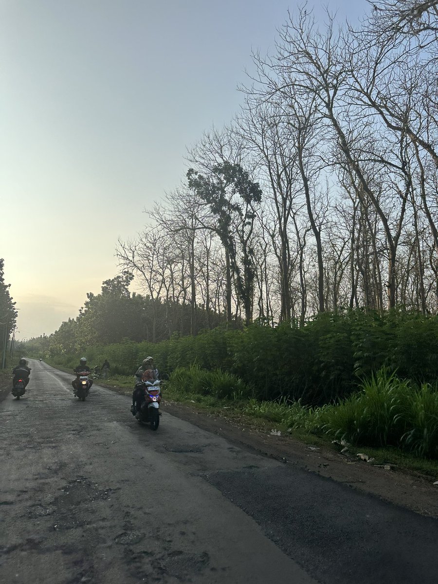 We escape from real world for one day.