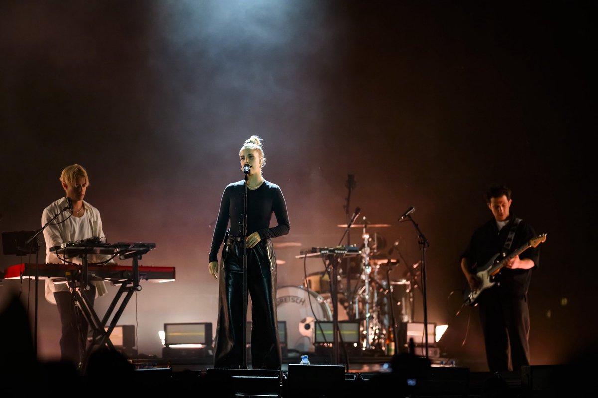 London Grammar tweet media