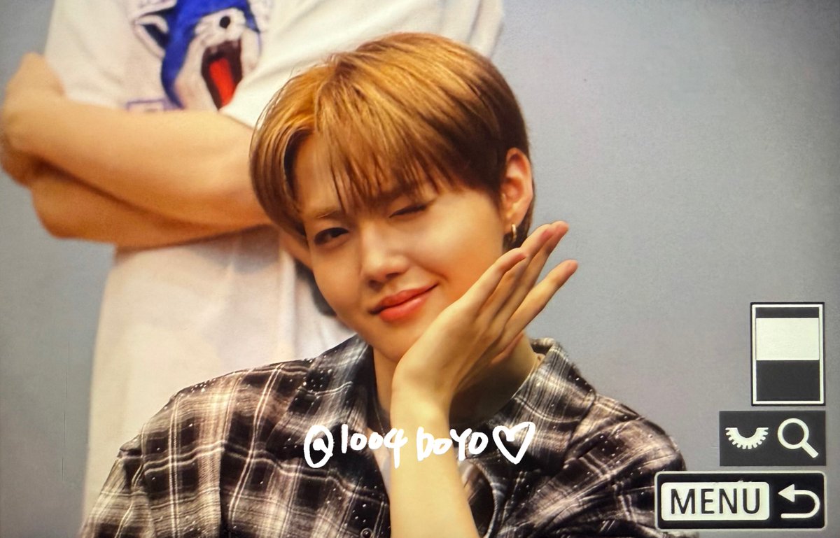 250730 플로리스 대면팬싸

환영즈⭐️

#TRESURE #트레저 #도영 #DOYOUNG #ドヨン #정환 #SOJUNGHWAN #ジョンファン