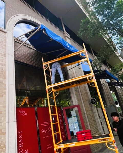 Divadisplaysinc's tweet image. Make a bold first impression with awnings tailored to your brand. We handle it all — from custom design and fabrication to professional installation.

📞 301-798-2717
🌐 divadisplays.com

#CustomAwnings #BrandVisibility #CommercialAwnings #DesignBuildInstall #DivaDisplays