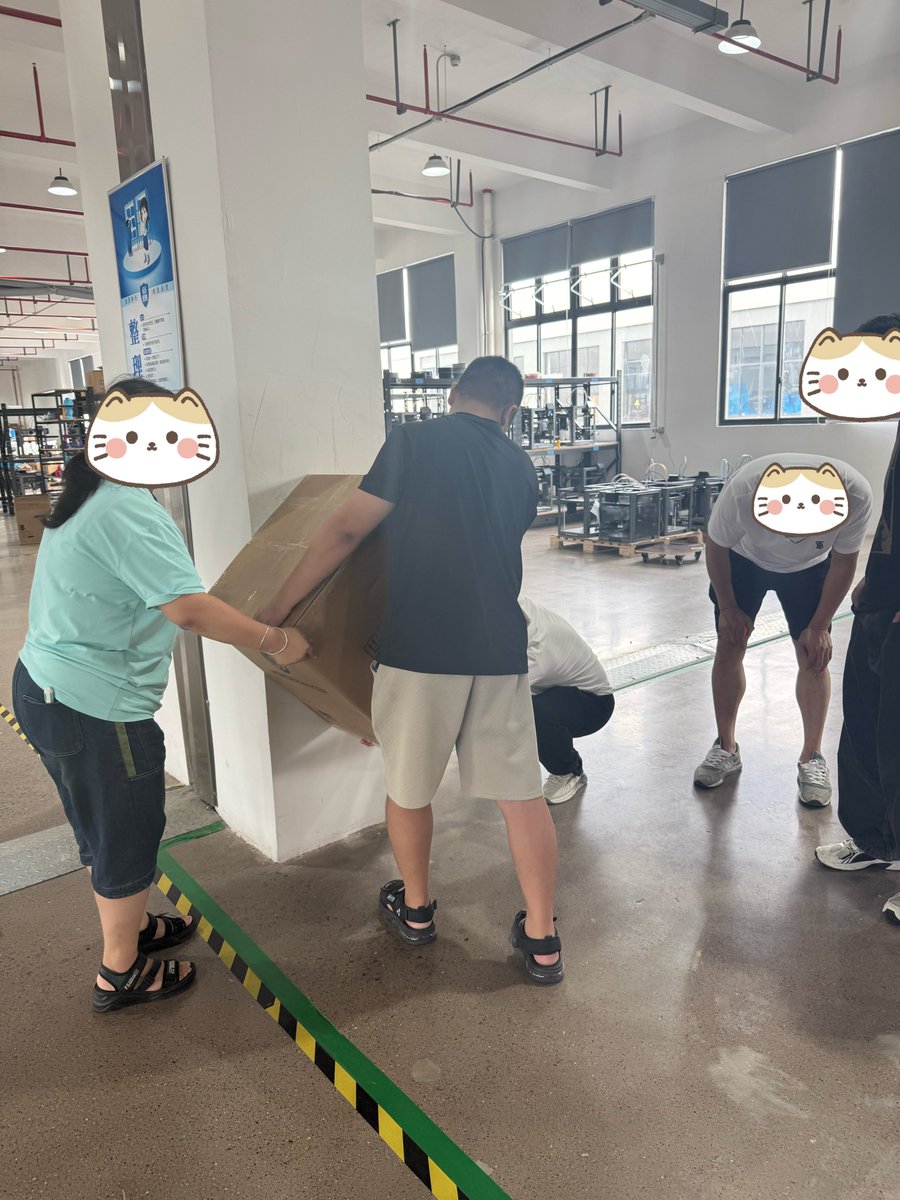 WonderMaker_Zoe's tweet photo. Recently, we conducted a somewhat violent-looking test at our factory:
360° drop box test.
The purpose of the test is simple:
confirms that every printer, after it's sent out from us, lands securely on your desk.
#WonderMaker3D #WonderMaker #ZR #ZRUltra #3DPrint #Zlog https://t.co/ie4g2A1Gfi