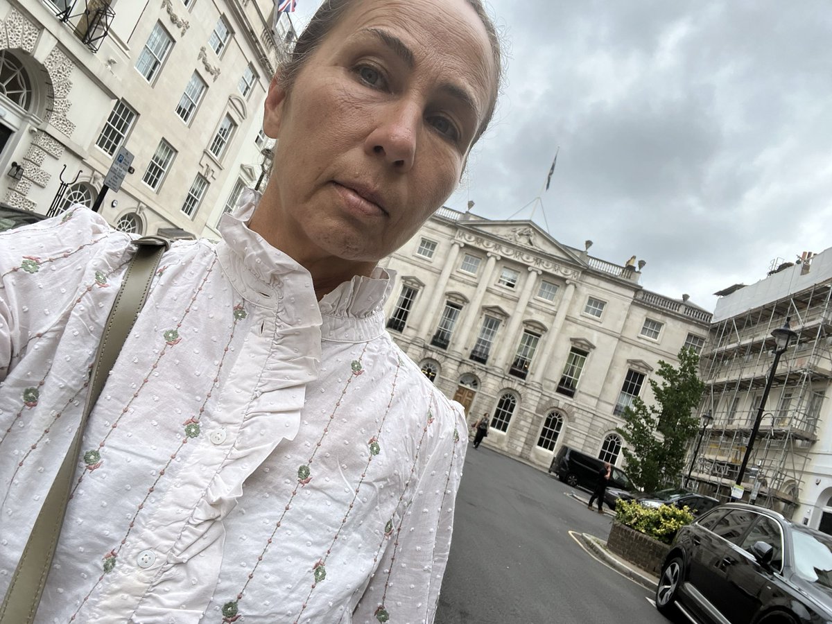 PinkTaxiRunner's tweet image. Getting lost in Oscar Wilde’s London #Chelsea #Mayfair