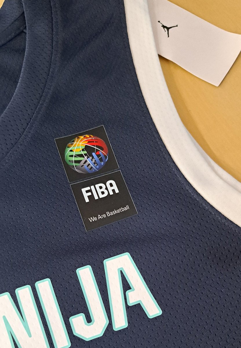 Los parches siempre mejoran una camiseta. El de FIBA queda 🥰

madbasket.com/es/eslovenia

#doncic #slovenija #jordan #fiba #fibajerseys