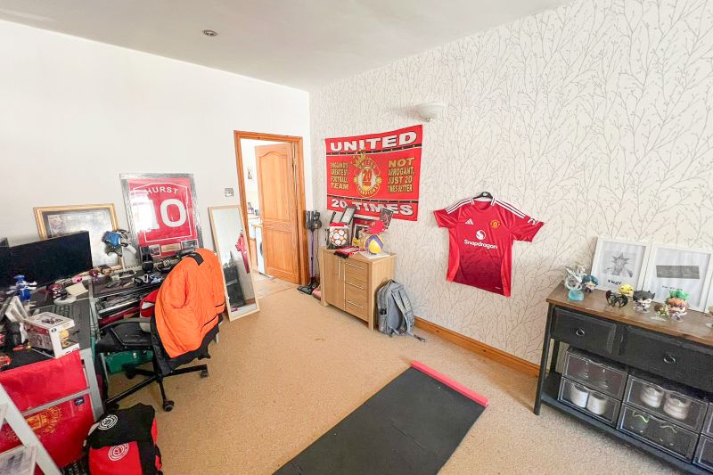 🏠 For Sale 
📍 Market Street, Broadbottom, Hyde
💷 £130,000 - Offers Over

- First Floor Apartment
- NO CHAIN
- Local Amenities 
- Transport Links
- Desirable Location
- Ready To Move Into

💻okt.to/hCsfy2

☎️0161 368 0950 

#forsale #propertyforsale #Hyde