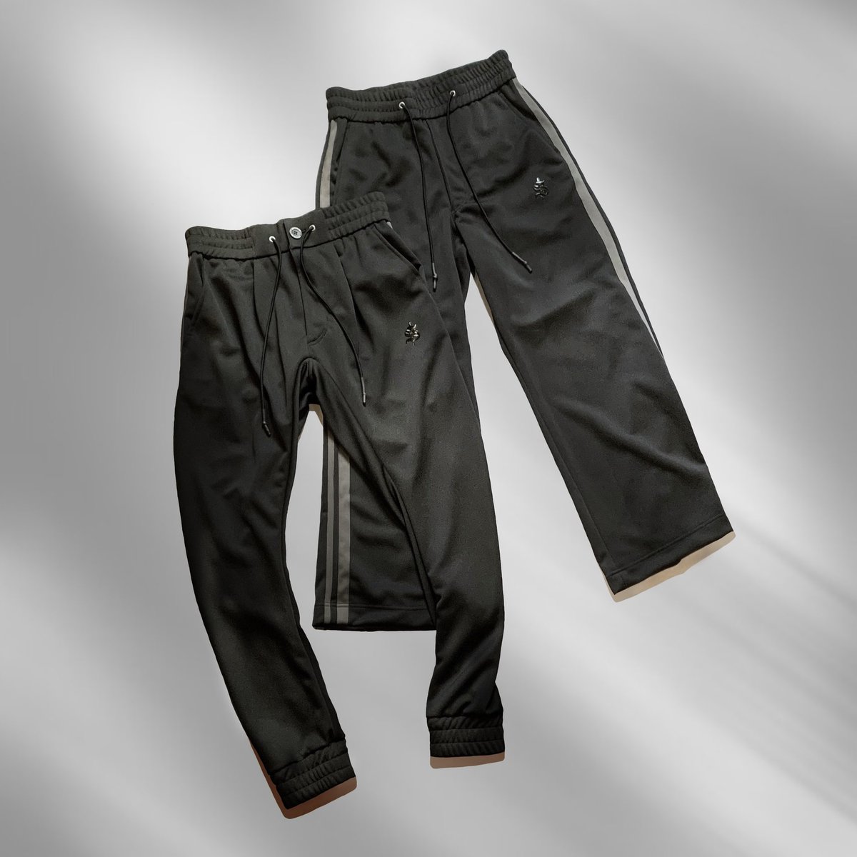 ▶︎PRE-ORDER

・EDGE LINE JOGGER PT
Color: BLACK

・EDGE LINE WIDE TRACK PT
Color: BLACK

▪︎SWITCHBLADE OFFICIAL WEB STORE
switchblade.jp
▪︎OFFICIAL WEBSITE
official.switchblade.jp

#SWITCHBLADE #スイッチブレード