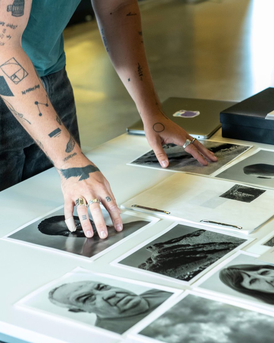 📸 ¡Así vivimos el Visionado de porfolios en Santander! 

El pasado 28 de junio, en colaboración con Fundación Santander Creativa, celebramos una jornada de asesoramiento profesional dirigida a fotógrafos/as emergentes. 

Gracias a todos por este encuentro 👏

©Lucía Laínz
#PHE25