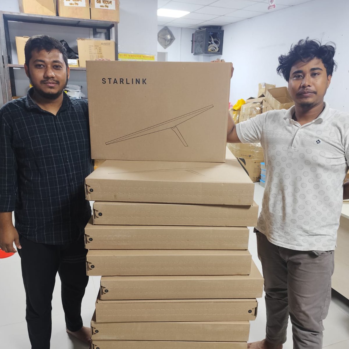 startechbd's tweet image. স্টার টেকে অর্ডার করা কিটগুলোর ডেলিভারি কার্যক্রম ইতোমধ্যে শুরু হয়েছে। দ্রুতগতির ও নিরবিচ্ছিন্ন ইন্টারনেট সংযোগ নিশ্চিত করতে এখনই স্টার টেক থেকে অর্ডার করুন Starlink Kit।

📌 অর্ডার করতে ভিজিট করুন: startech.com.bd/starlink

#StarlinkBangladesh #StarTech #OfficialDistributor