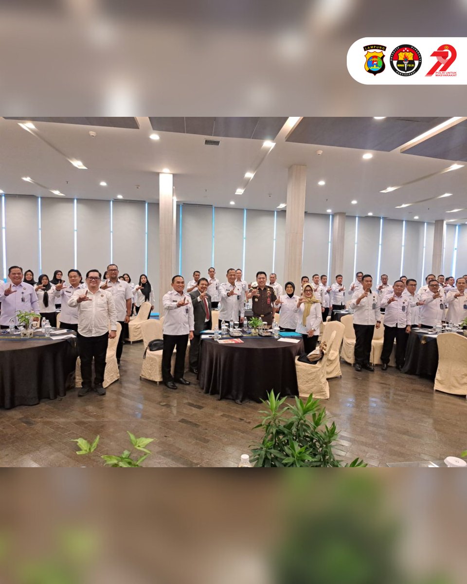 Halo Sekelik Polda Lampung!

Kabidkum Polda Lampung yang diwakili oleh Kasubbidsunluhkum AKBP Fadzrya Ambar P., S.H. menjadi narasumber pada Rapat Koordinasi Dilkumjakpol Pemasyarakatan Tahun 2025 di Minister Room Novotel Lampung Hari Rabu, 30 Juli 2025 pukul 08.00 WIB.

Kegiatan