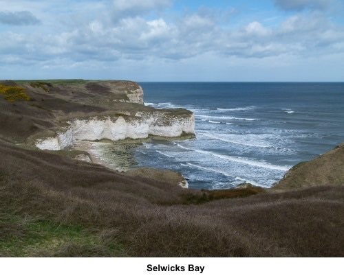 IamHappyHiker's tweet image. Flamborough Head in #EastYorkshire lends itself ideally to a circular walk which includes dramatic chalk cliff scenery, several attractive coves and the ancient, possibly bronze age Danes Dyke defensive ditch. Details at happyhiker.co.uk/MyWalks/EastYo…
#Yorkshire