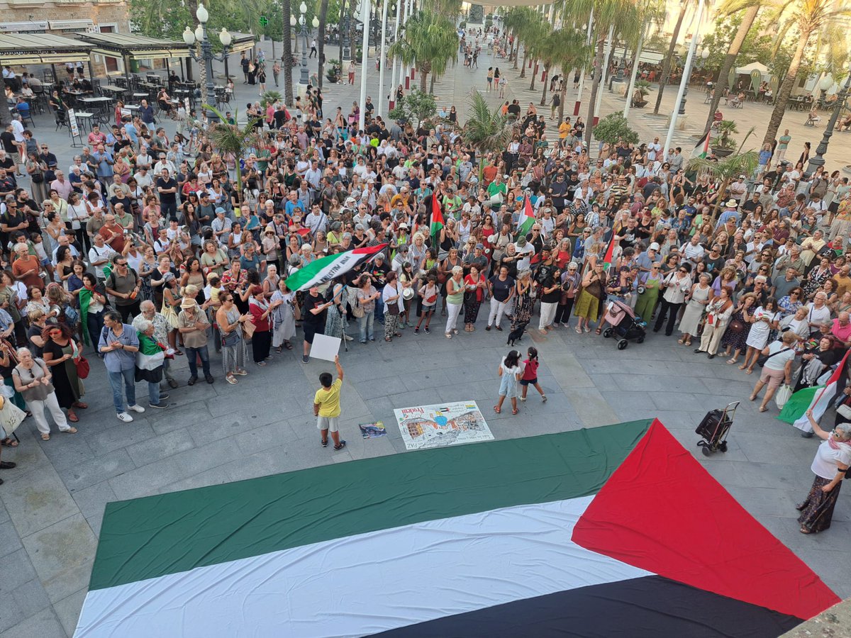 🇵🇸 Viva #Palestina libre 🇵🇸

El estado genocida de #Israel ya ha asesinado a más de 60.000 personas. #Cádiz se revuelve, #Podemos se moviliza.