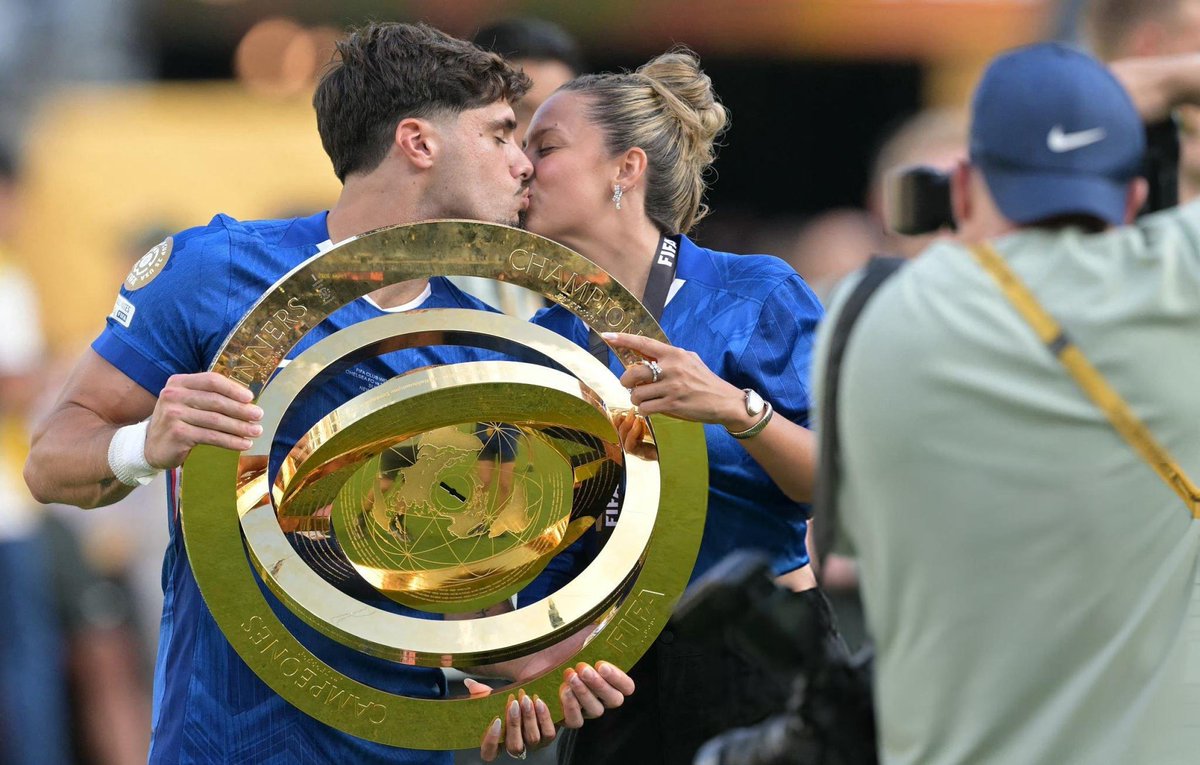 Current Chelsea Players And Their Partners 👫

A Thread🧵

Pedro Neto and his girlfriend Caroline Cunha