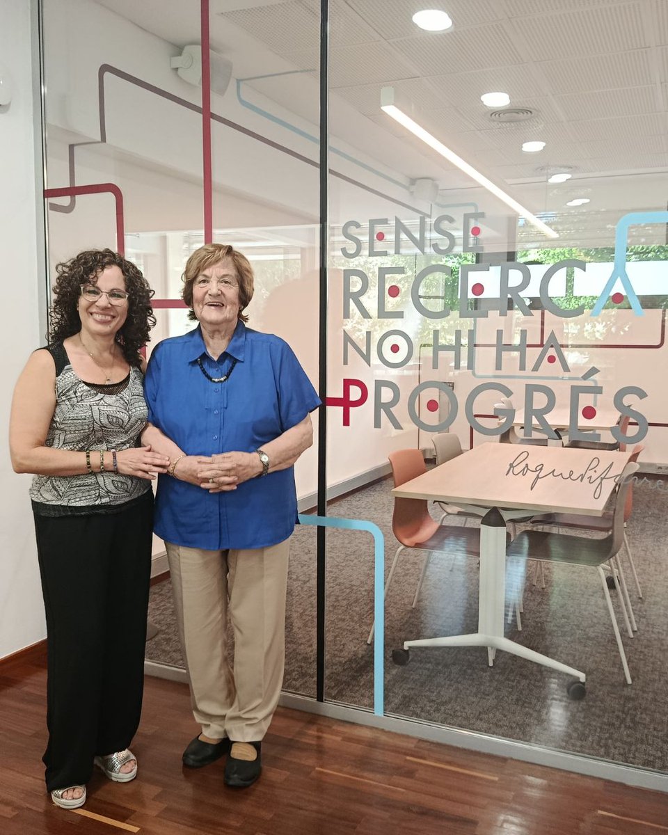 Ahir la Sra. Àngels Ribalta va visitar la #BibliotecaCSalutLleida i els espais renovats gràcies a la generosa donació de la seva germana Teresa Ribalta -vídua del Dr. Roc Pifarré-.

També va fer un recorregut pel fons del cardiòleg lleidatà, dipositat en aquesta biblioteca.