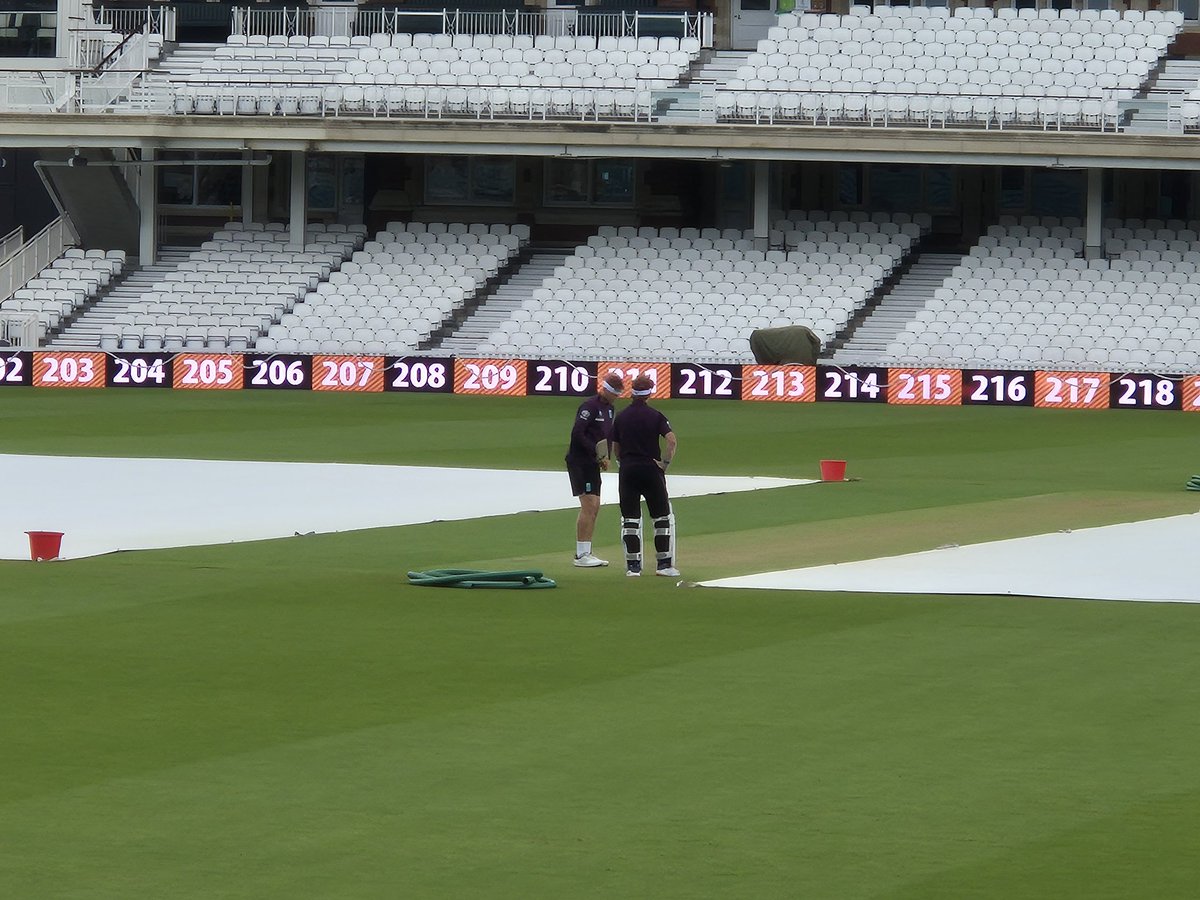 England batters shadow batting on the pitch. No 2.5m rule for hosts?