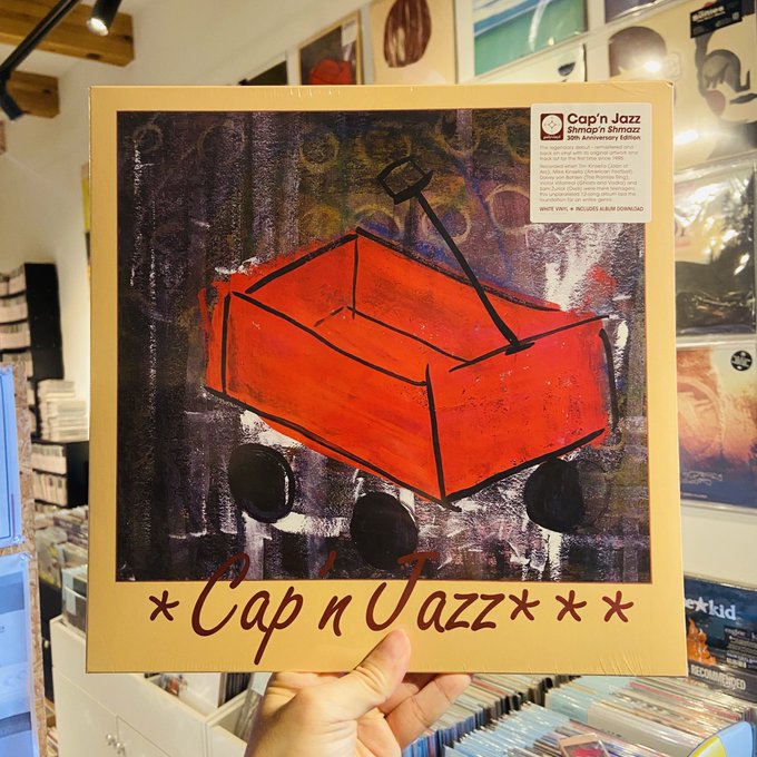 【再入荷】CAP'N JAZZ！説明不要基本中の基本。全てここから始まったシカゴのナードエモパンク、ミッドウェストエモ原点バンド。唯一残したアルバムの復刻版が30周年記念盤でPOLYVINYLから遂にリリース。このバンドからエモやポストロック、マスロックの大発展祭が起きます。
stiffslack.shop/shopdetail/000…
