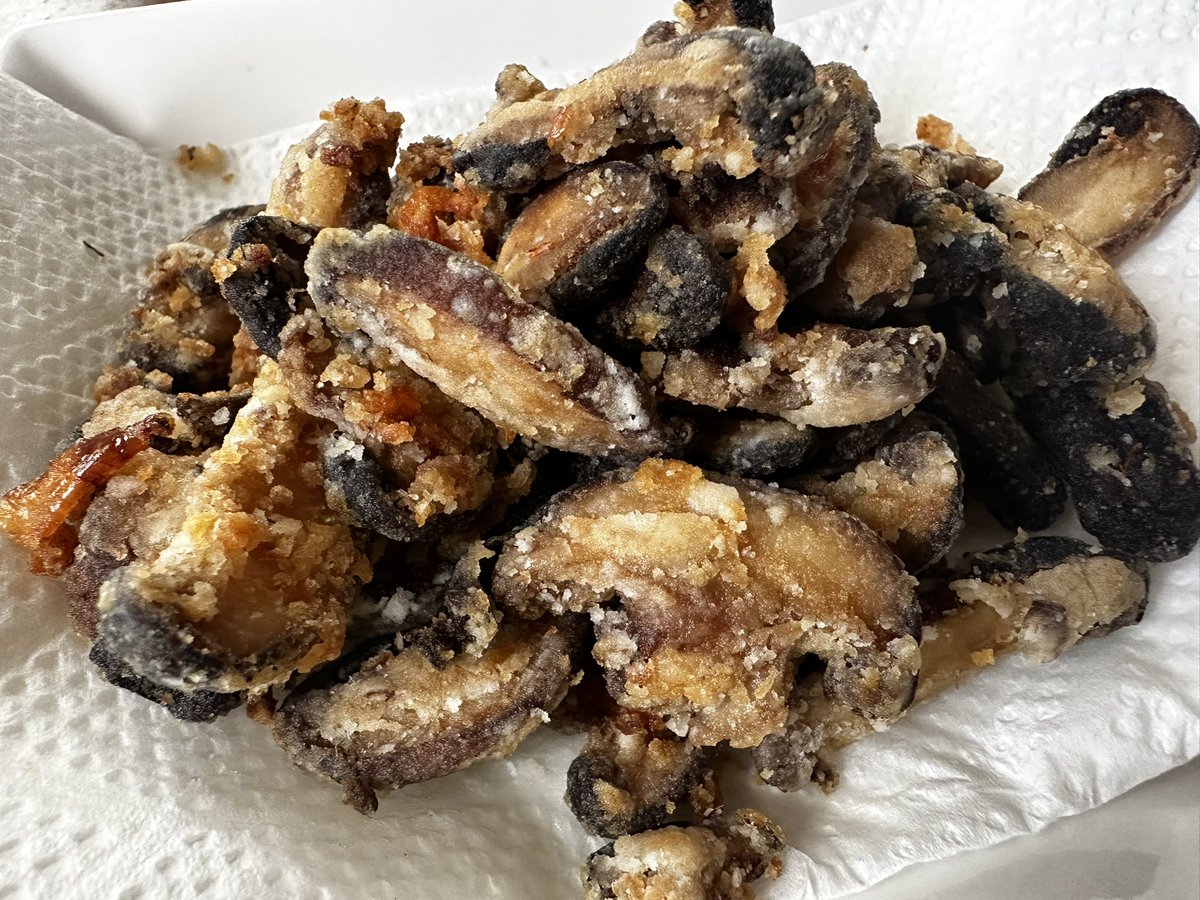 椎茸祭り。
椎茸の甘辛唐煮。椎茸の揚げ焼き。
#チンタオ食堂