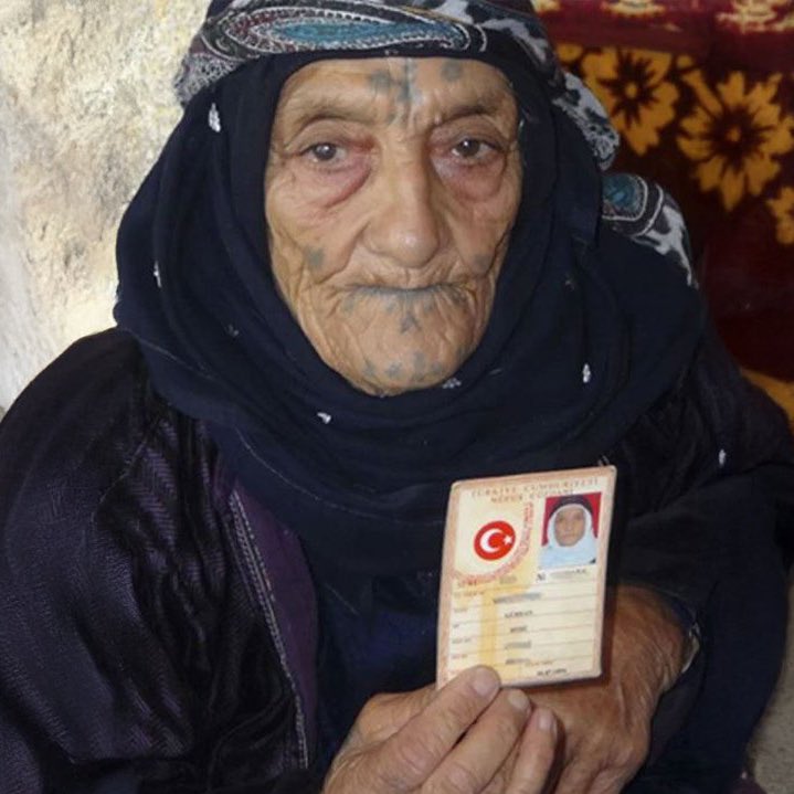 🔴 Türkiye'nin en yaşlı kadını Hodi Gürkan, 131 yaşında hayatını kaybetti.