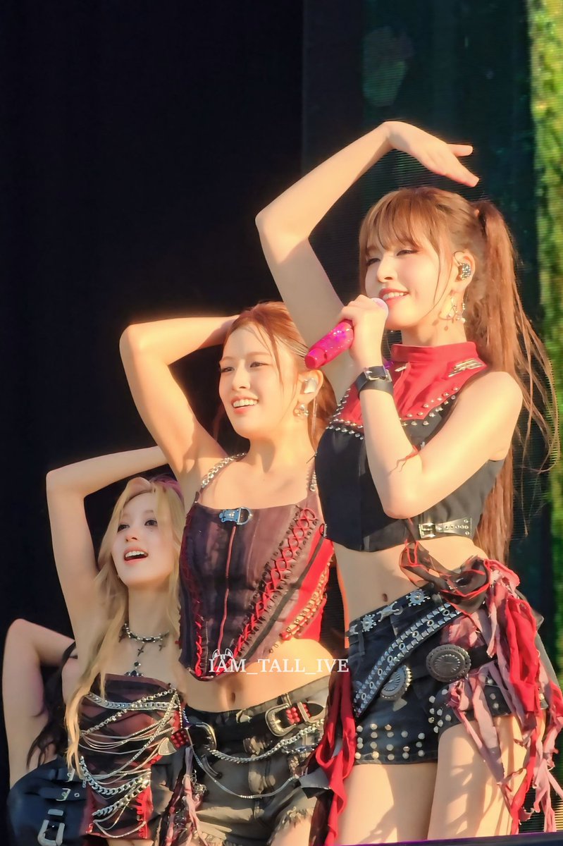 IVE Lollapalooza Paris 2025
20.07.2025

#IVE #아이브
#GAEUL #가을 
#ANYUJIN #안유진
#LIZ #리즈