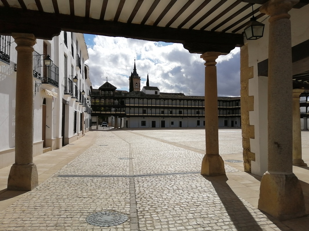 La Plaza Mayor de <a href="/TemblequeCRT/">T o u r i s m_TEMBLEQUE</a> es un conjunto histórico declarado Bien de Interés Cultural

Su proyecto de #restauración fue ejecutado por #GrupoPecsa

Más info de interés en <a href="/culturaenclm/">Cultura Castilla-La Mancha</a> cultura.castillalamancha.es/patrimonio/cat…