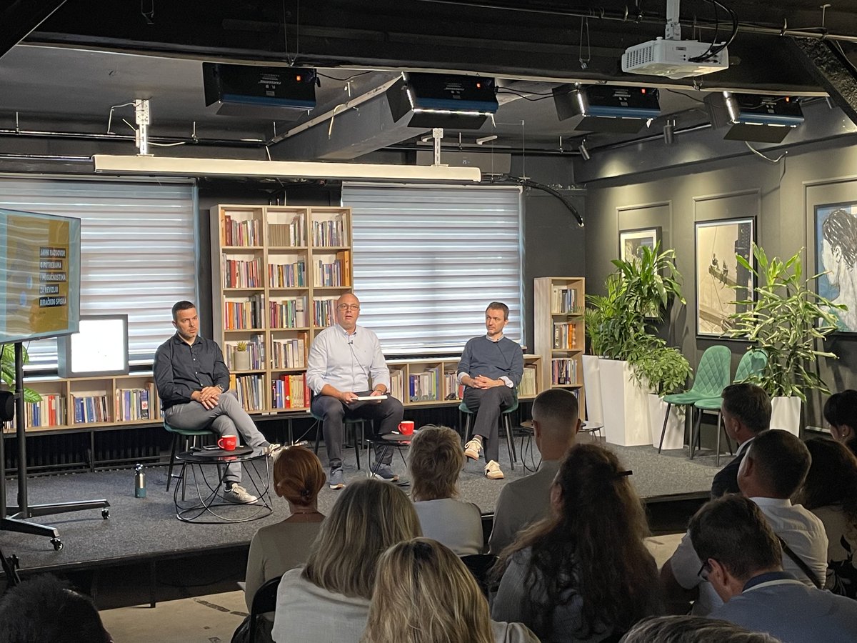 ❗Jasan javni i državni interes da Srbija ima tačnu evidenciju birača mora da bude iznad svih partikularnih, partijskih interesa. Stoga smo danas organizovali javni razgovor o problemima u vezi sa biračkim spiskom.

Namera vlasti da ima kontrolu nad procesom revizije ne ukazuje