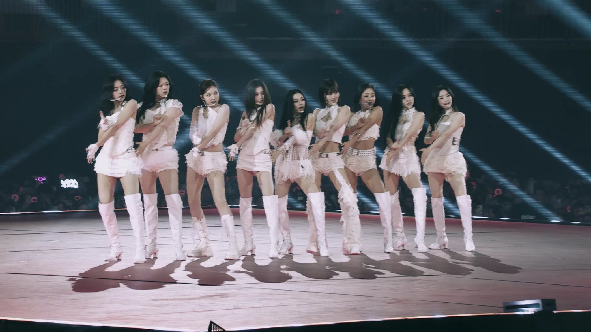 K-POP・アジア TOMORROWXTOGETHER2020SEASON'S GREETINGS Seasons Greetings' and the Genius of K-Pop Marketing - GeekMom