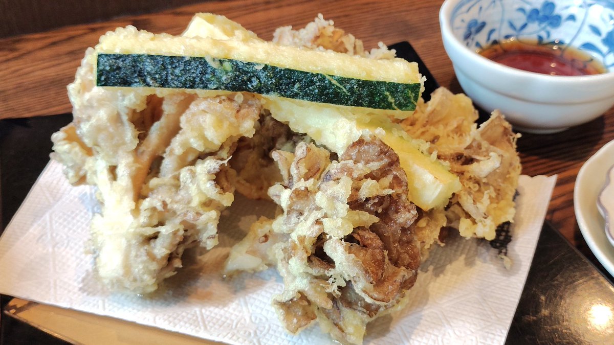 kuratanus_poka's tweet image. ガチ

この量は食べきれないという人は、半分にしてもらうこともできるみたいなので是非頼んでみて
#中野屋 #越後湯沢