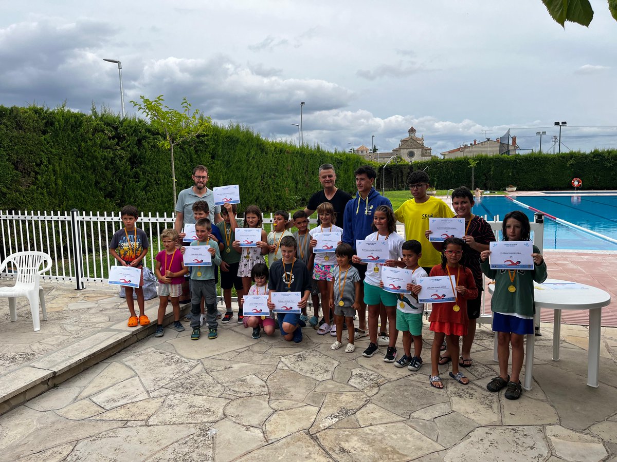 AJSantRamon's tweet image. 🥇Entrega de medalles dels cursets de natació a Sant Ramon
📍Enguany hi han participat 20 nens i nenes

La jornada va acabar amb un moment dolç: gelats per a tots els nens i nenes participants, oferts per l’Ajuntament de Sant Ramon 🍦😍

📲 santramon.ddl.net