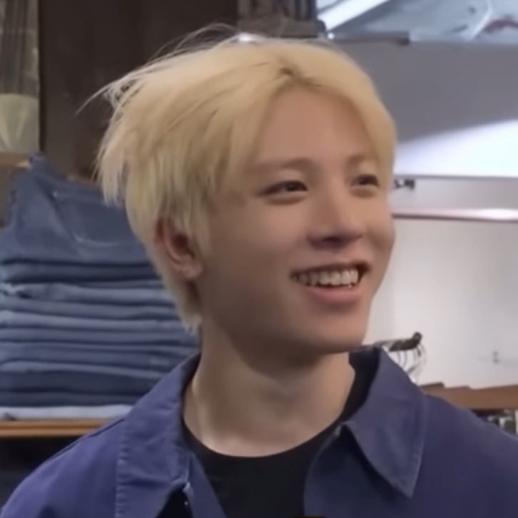 The hair sticking out so cuteee 🤏🏻🤏🏻
