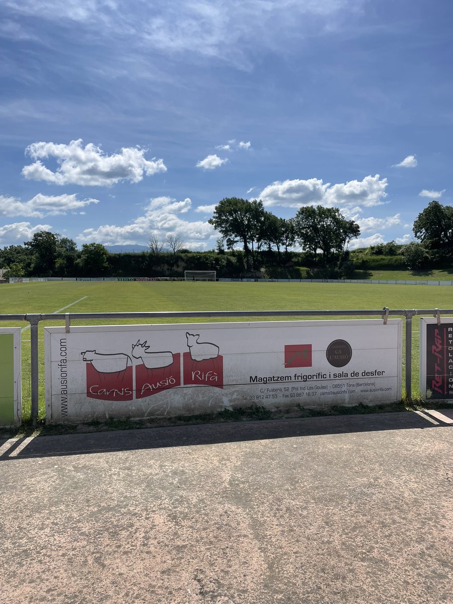 𝗧𝗢𝗧𝗦 𝗙𝗘𝗠 𝗘𝗟 𝗧𝗢𝗡𝗔 ❤️‍🔥

Gràcies, 𝐂𝐚𝐫𝐧𝐬 𝐀𝐮𝐬𝐢𝐨́ 𝐑𝐢𝐟𝐚̀!

Gràcies pel compromís any rere any amb el club.

😄 Contents de poder comptar amb vosaltres un any més!

#SomHiTona
🟡🔴