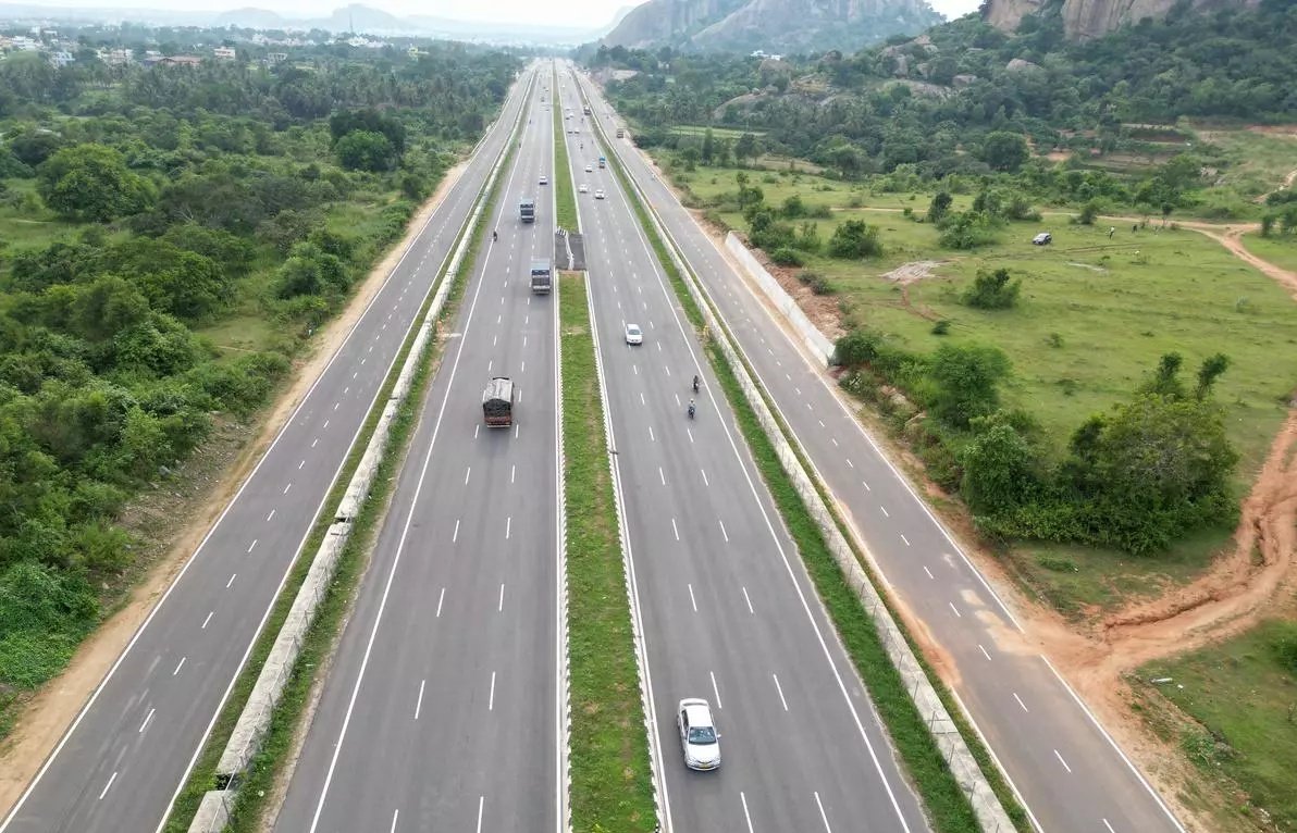 Ananjana30's tweet image. #Modi Govt is laying 29 km of highways per day.

#Congress couldn’t lay 29 km without a scam.

#InfrastructureRevolution