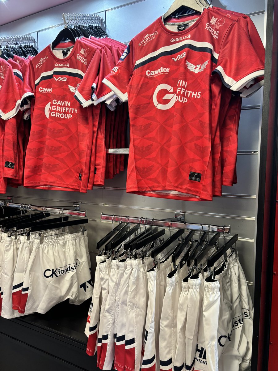 Great to see so many in the shop today for the kit launch….we’ve been spoilt with the array of merchandise available….Diolch <a href="/VX3apparel/">VX3</a> 👏🏻👏🏻