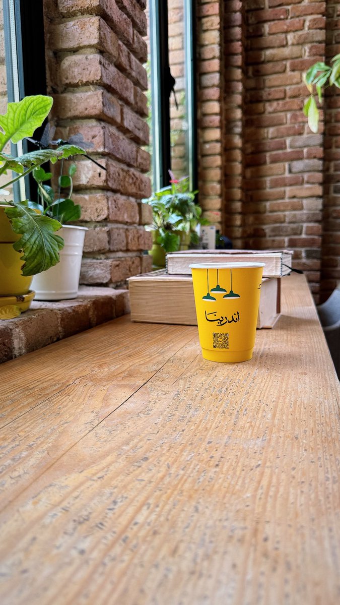 مقهى اندرينا | Andarena Cafe 
بعض الأماكن تشبه أرواحنا بطريقة ما🤎.