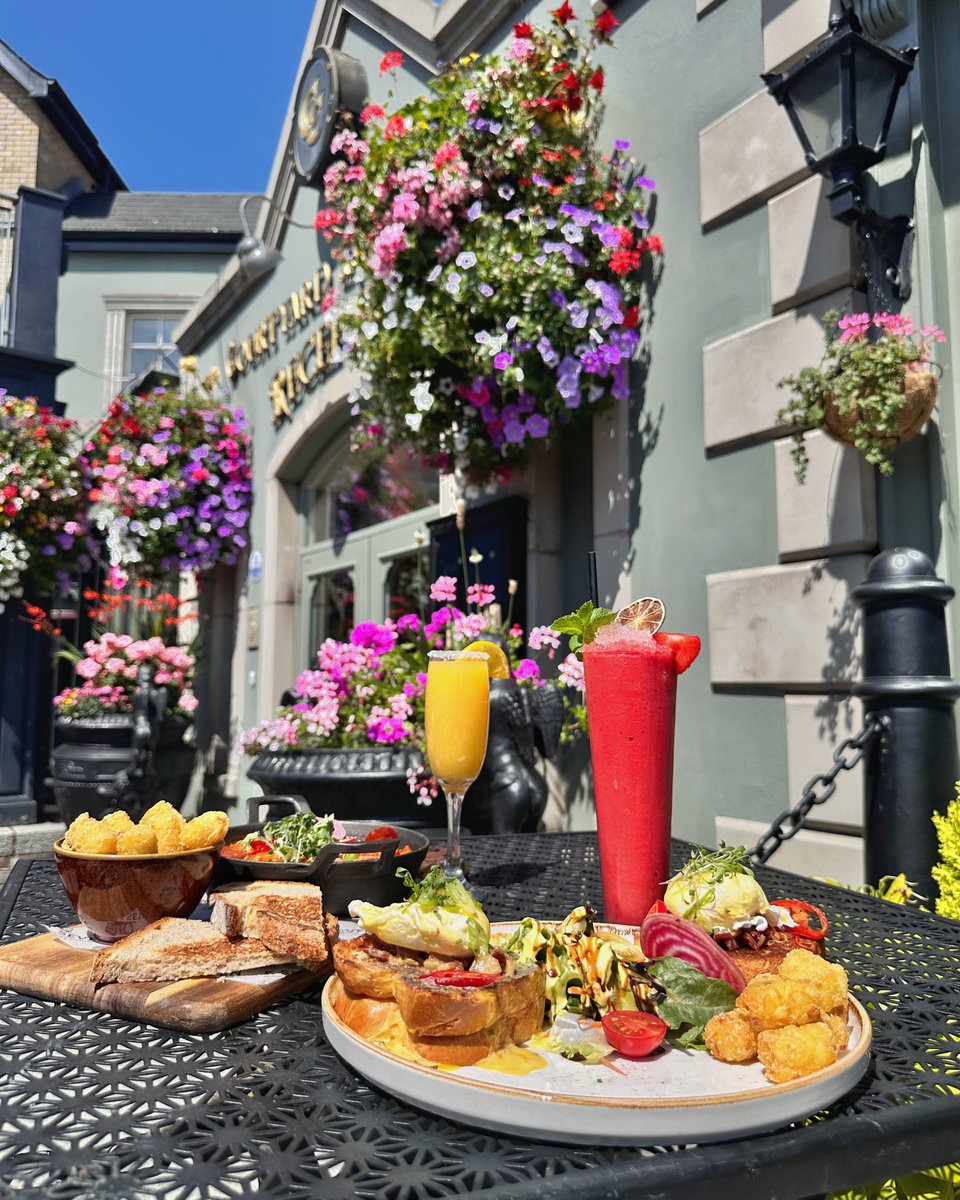 ksixty_seven's tweet photo. A full-on food feast, calling your name 🍽️
With cocktails that elevate the game. 🍸
Flavours dancing, vibes set clear —
It’s all happening right here!

#KSixtySeven #FoodFeast #CocktailVibes #DublinEats #ChillSpot #BestInTown #FoodDrinksVibes https://t.co/XjtKkjvm3f